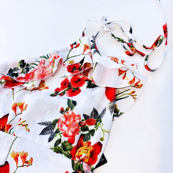 ✨HOST PICK ✨ PRETTY LITTLE THINGS Maxi white floral dress - Picture 3 of 6